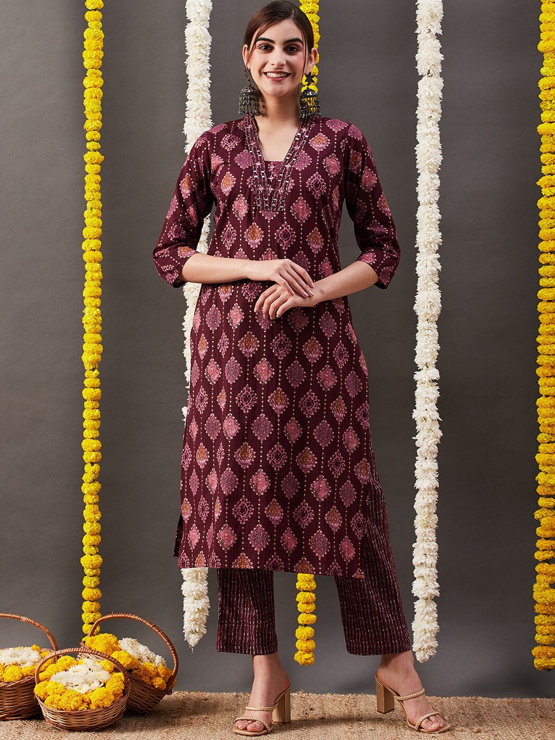 

FASHOR Burgundy Ethnic Motif Printed Regular Straight Kurta with Trousers