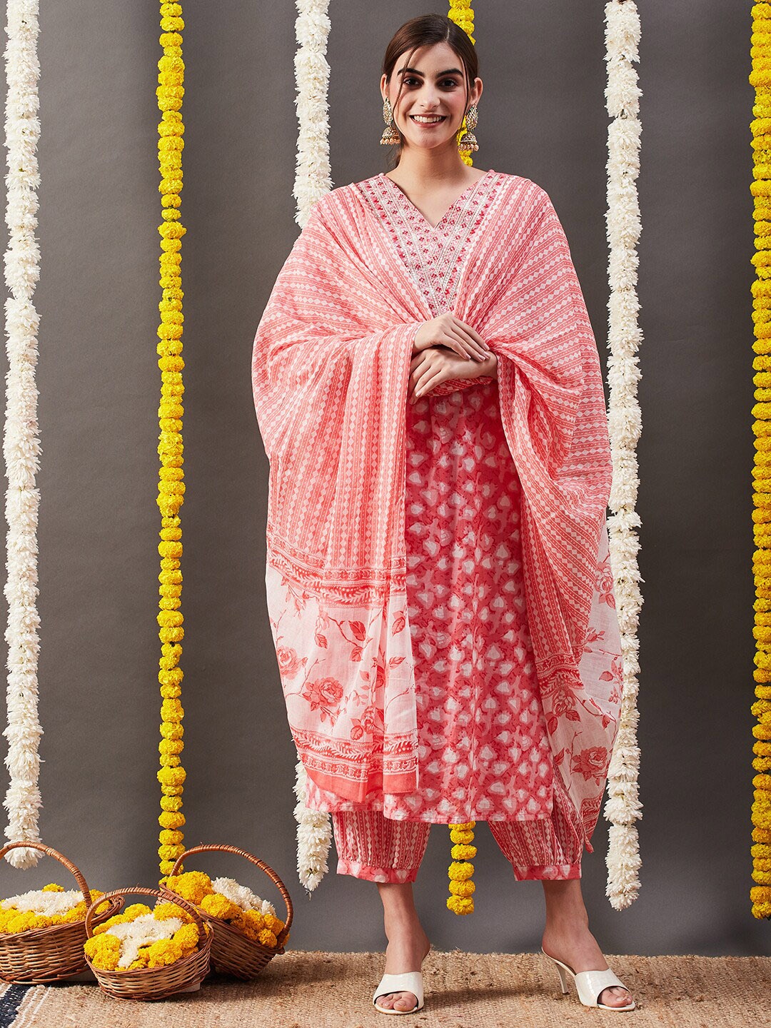 

FASHOR Floral Printed Regular Pure Cotton Kurta with Trousers & Dupatta, Pink