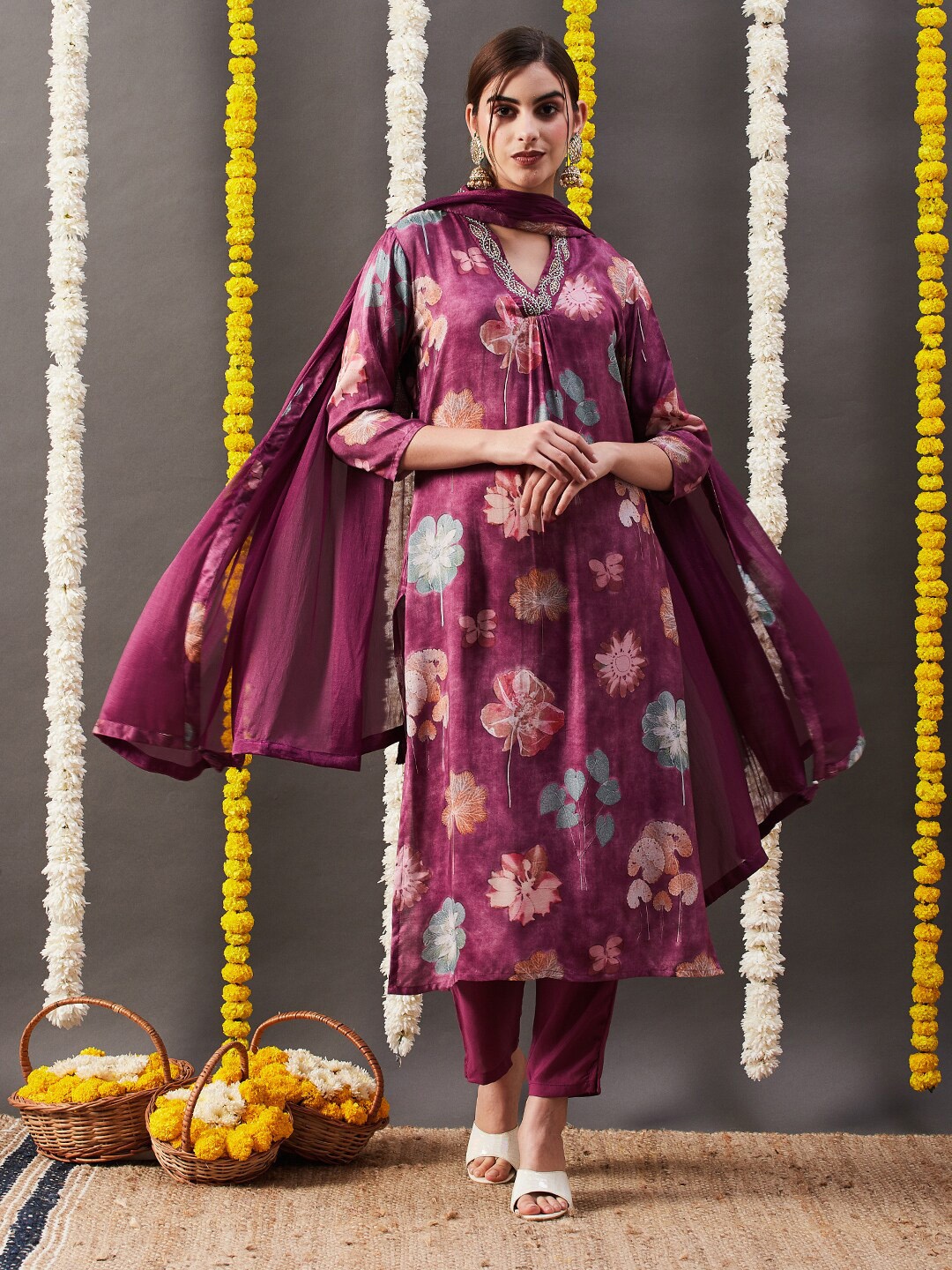 

FASHOR Floral Printed Regular Kurta with Trousers & With Dupatta, Mauve