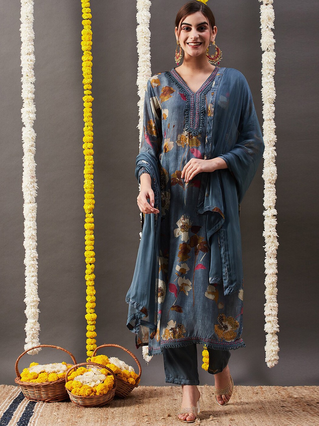 

FASHOR Floral Printed Regular Kurta with Trousers & With Dupatta, Grey
