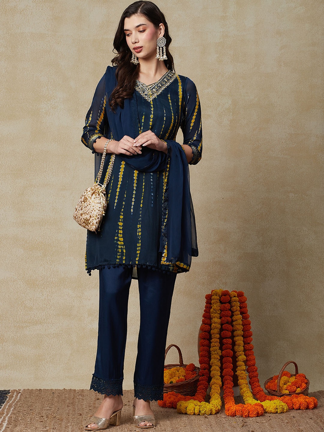 

FASHOR Tie & Dyed Thread Work Kurta & Trousers With Dupatta, Navy blue