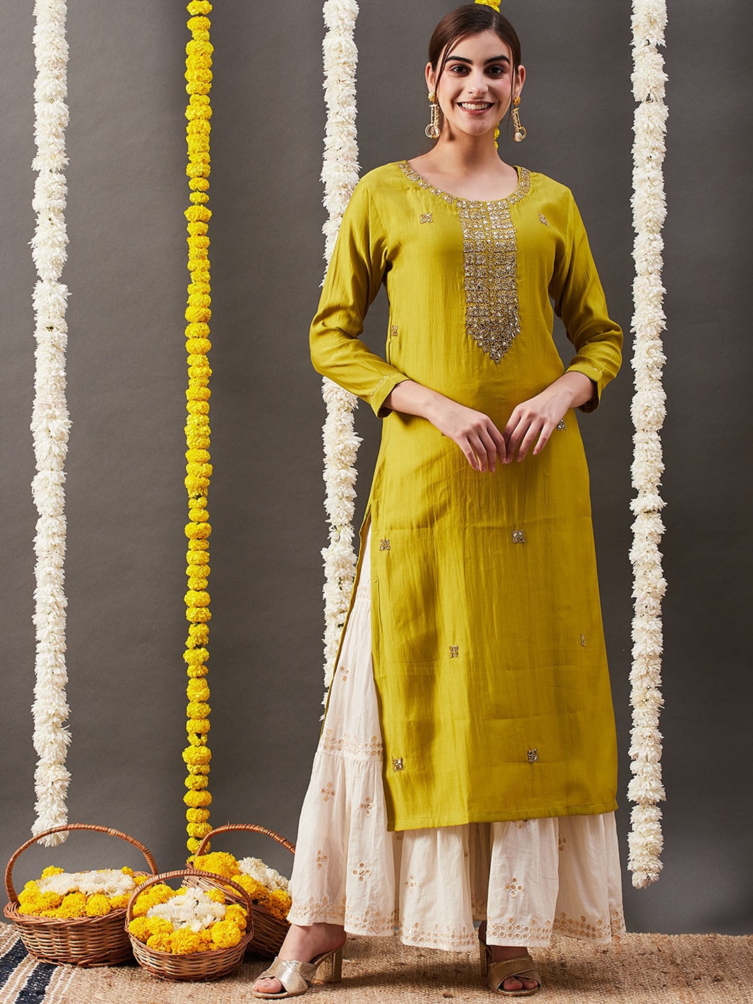 

FASHOR Green Ethnic Motifs Embroidered Mirror Work Kurta