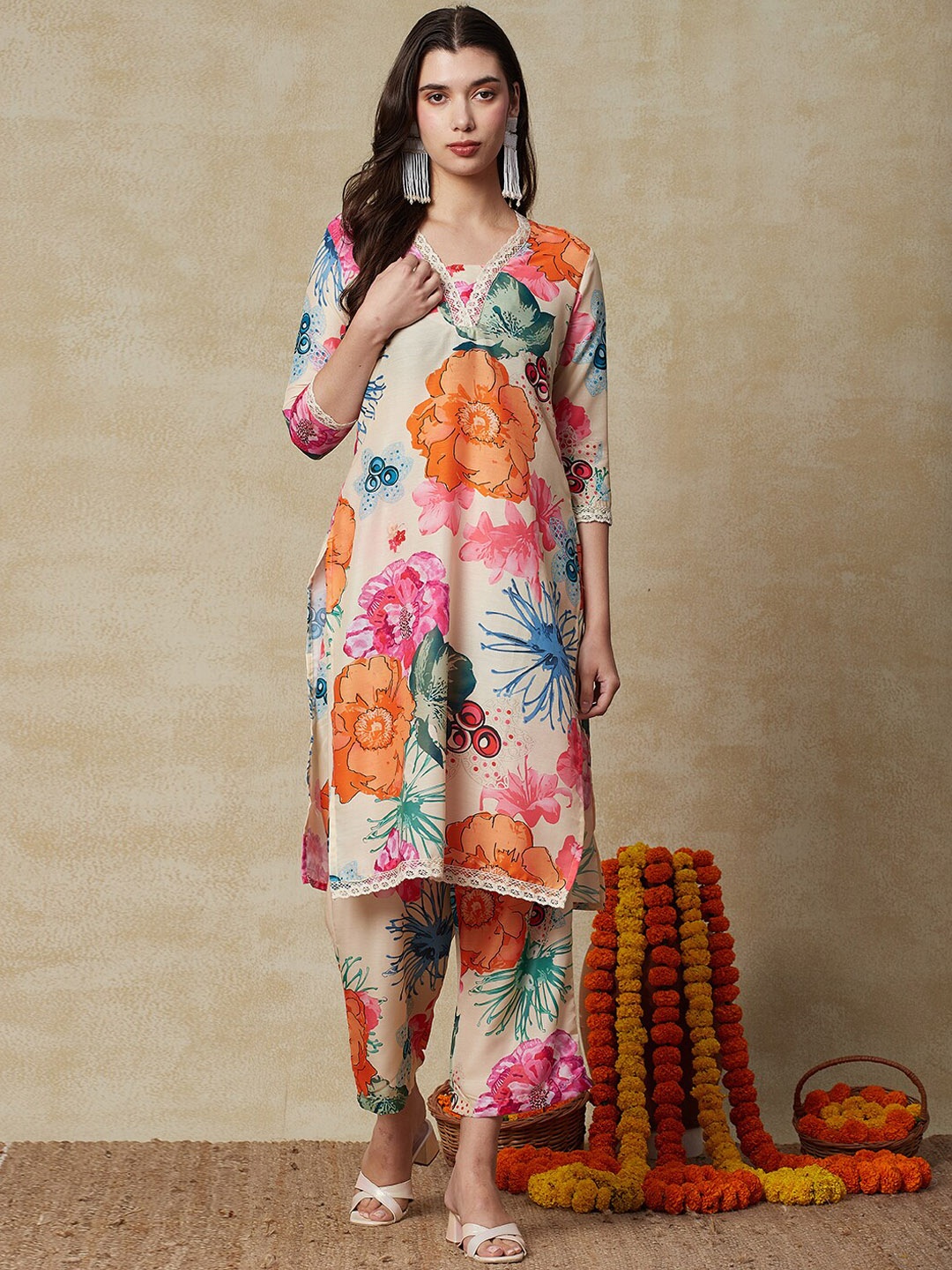 

FASHOR Floral Printed Kurta With Trousers, Cream