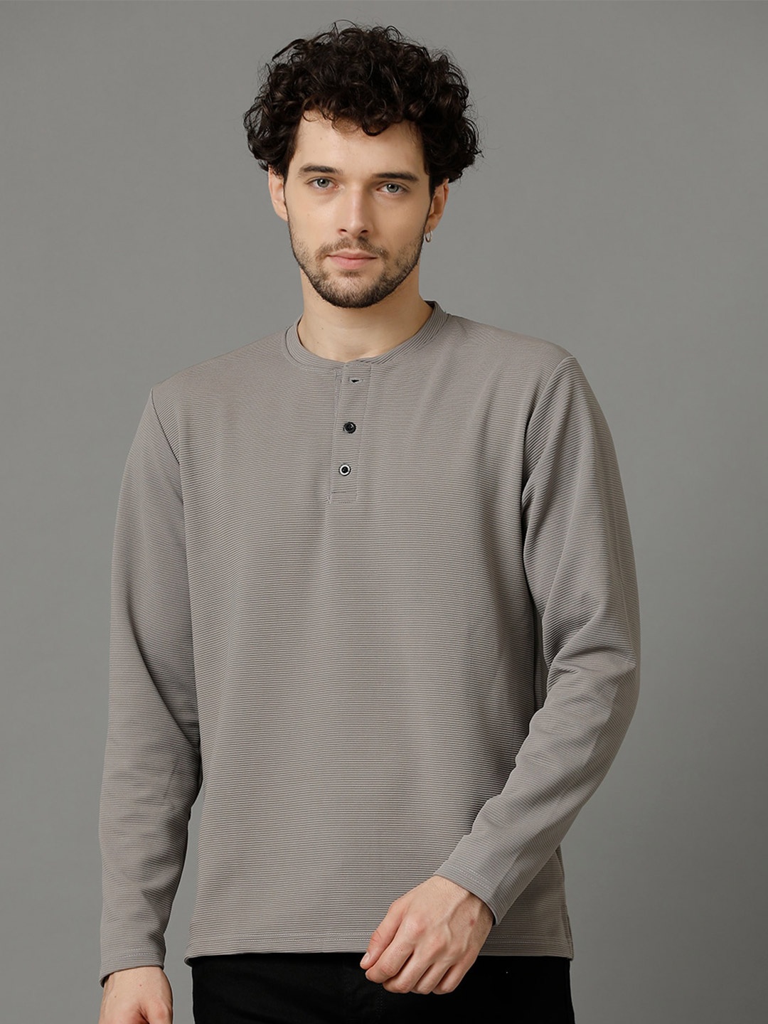 

MADSTO Henley Neck T-shirt, Brown