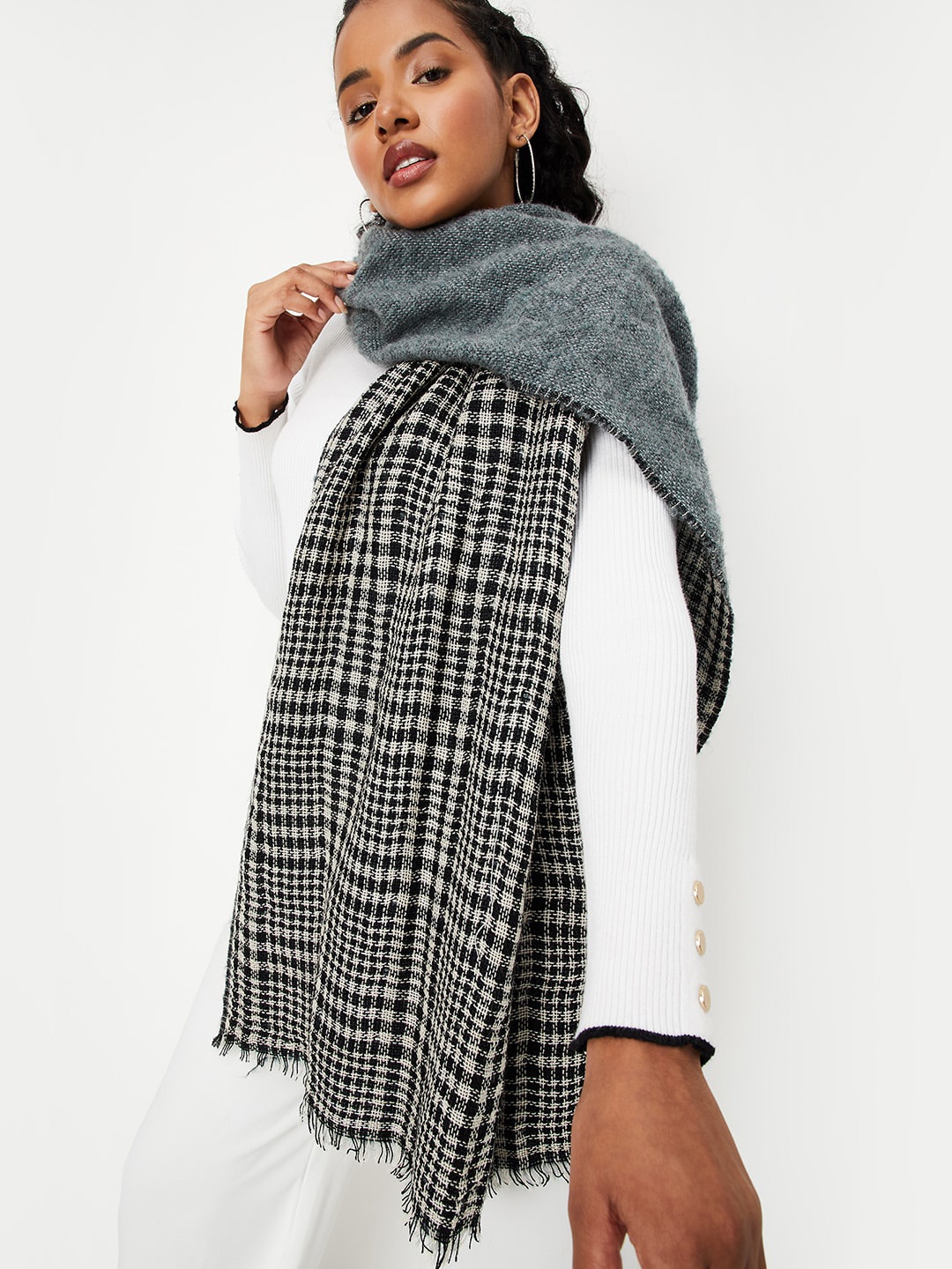 

max Women Checked Acrylic Mufflers, Black