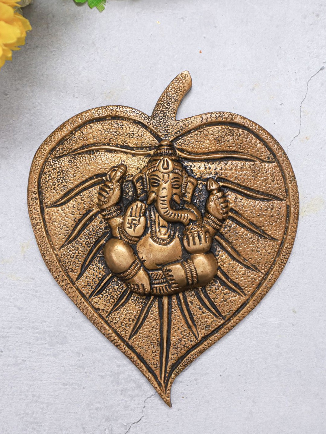 

The Advitya Hanging Ganesha Leaf Brass Showpiece, Gold