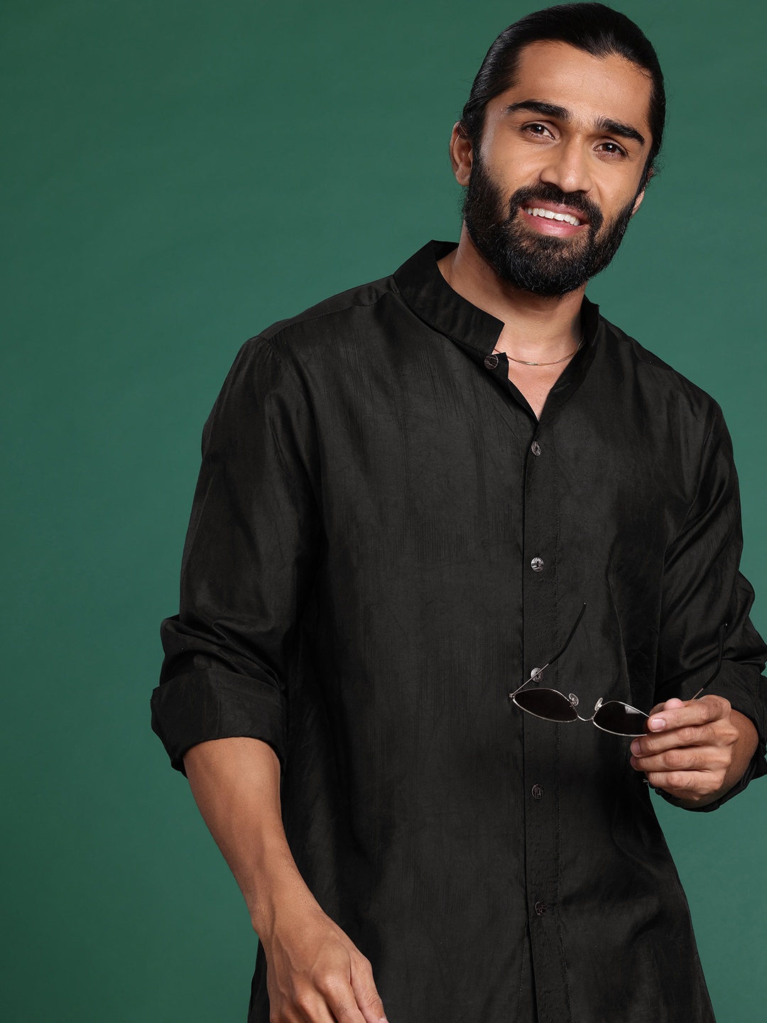 

Sangria Mandarin Collar Long Sleeves Kurta, Black