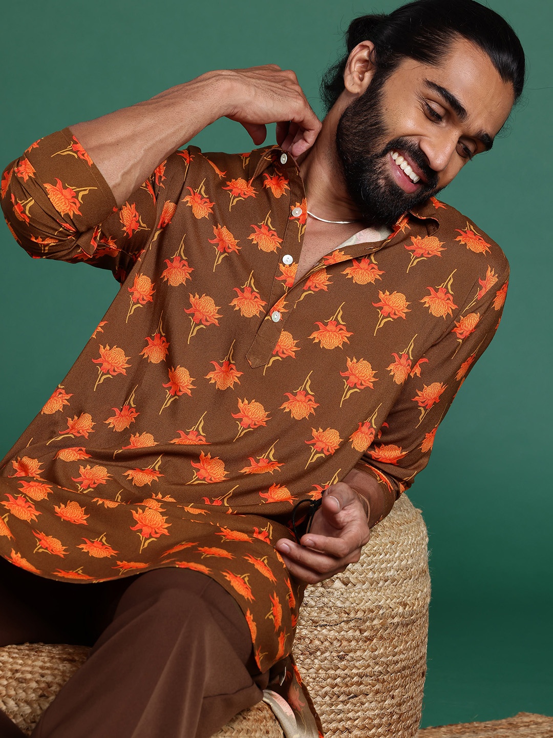 

Sangria Men Floral Printed Floral Kurta, Brown