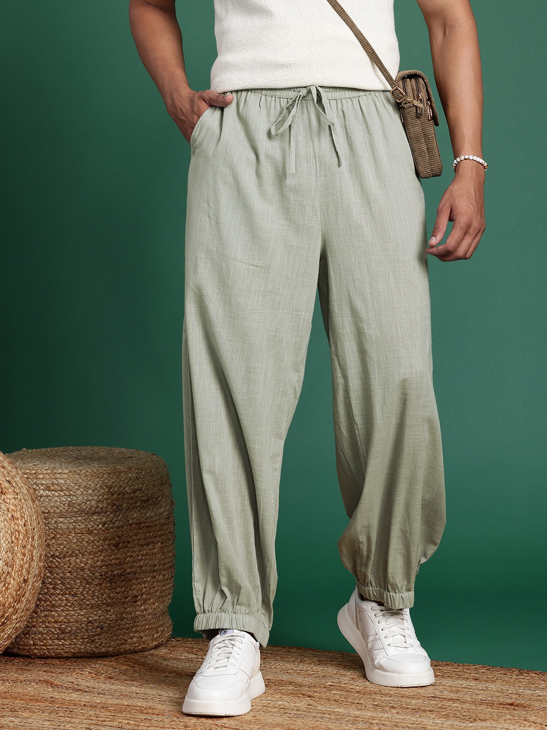 

Sangria Men Pure Cotton Pleated Joggers, Green