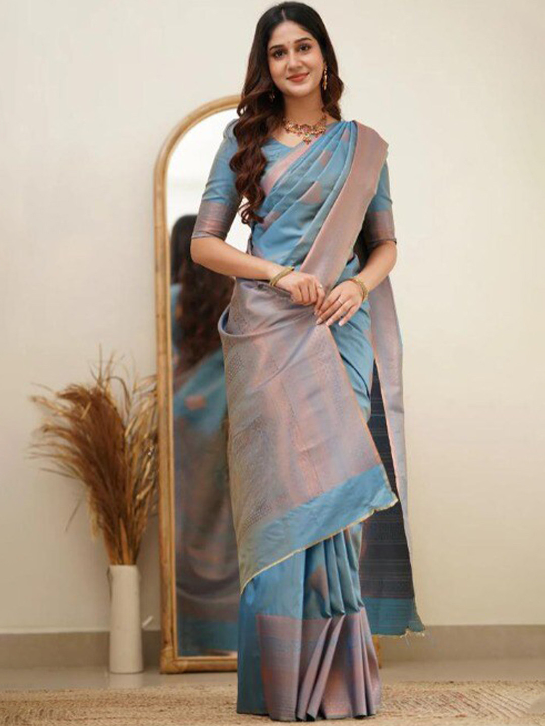 

DIVASTRI Ethnic Motifs Woven Design Zari Pure Silk Kanjeevaram Saree, Blue