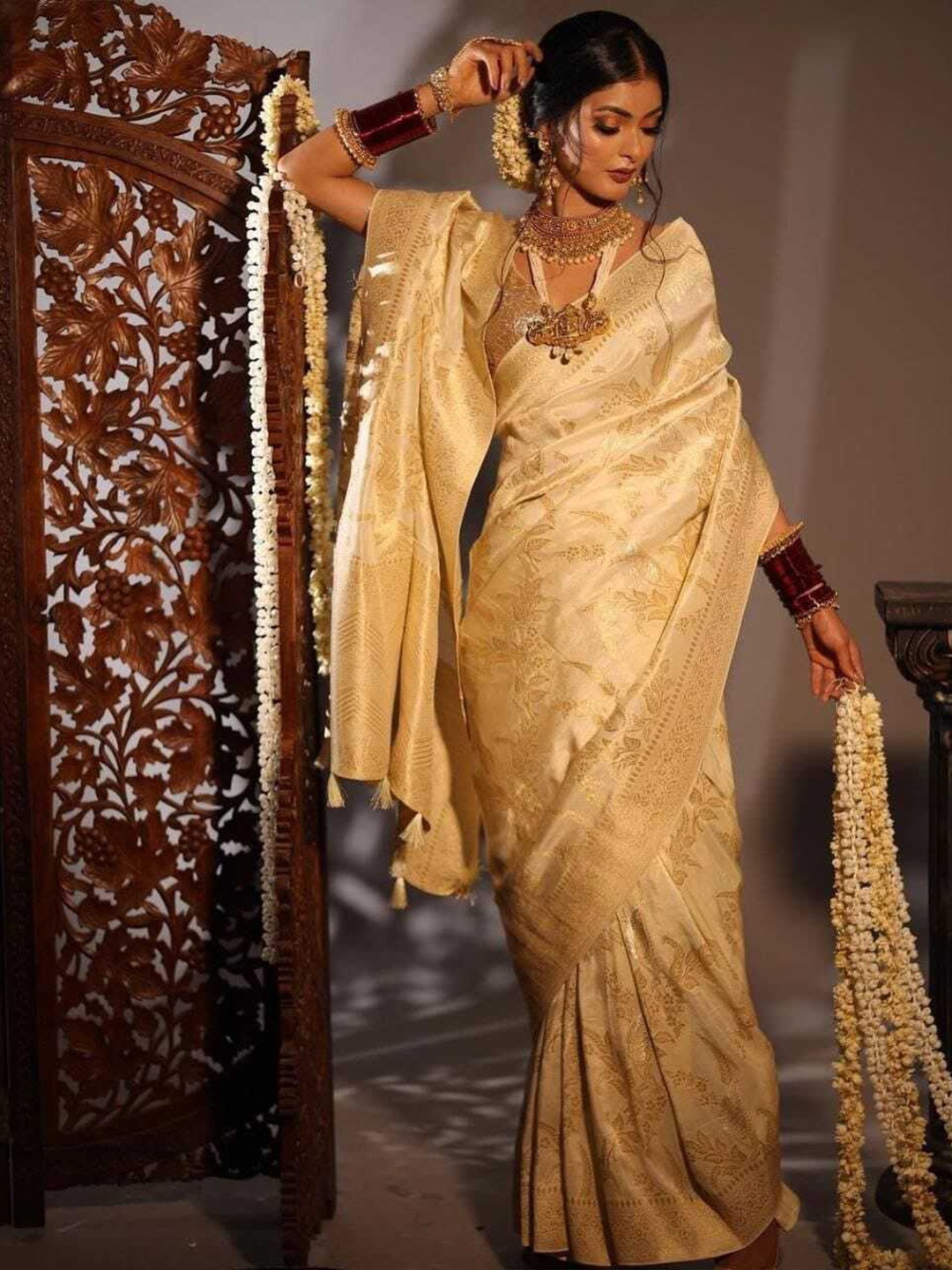 

DIVASTRI Ethnic Motifs Woven Design Pure Silk Kanjeevaram Saree, Cream