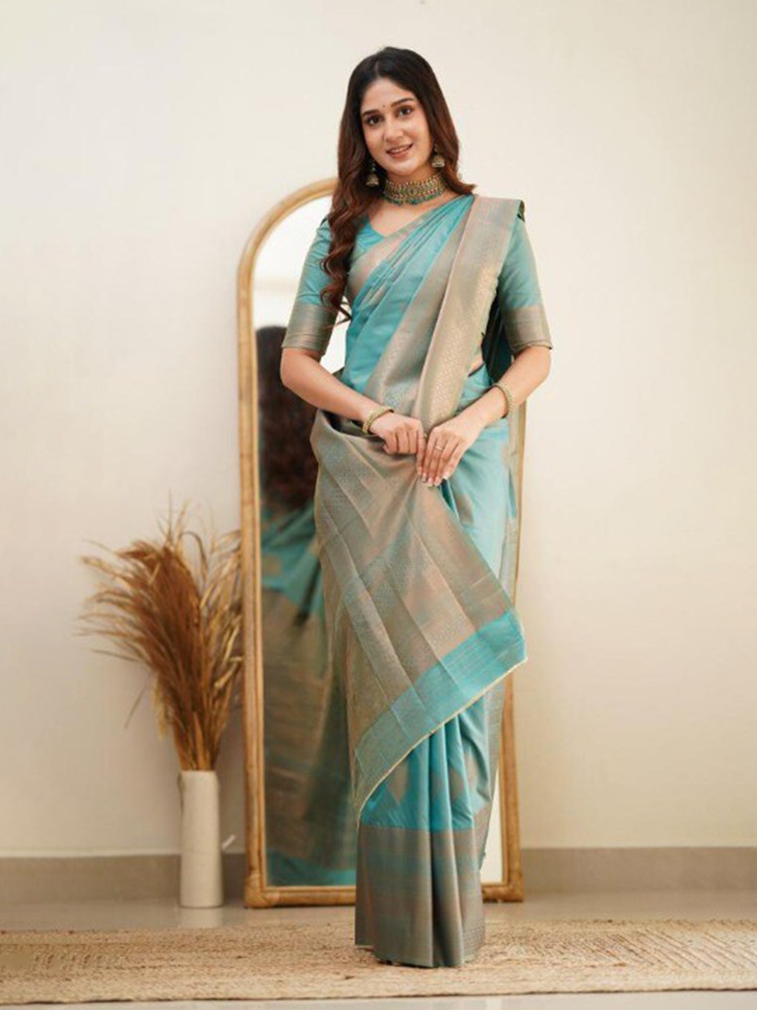 

DIVASTRI Ethnic Motifs Woven Design Zari Pure Silk Kanjeevaram Saree, Sea green