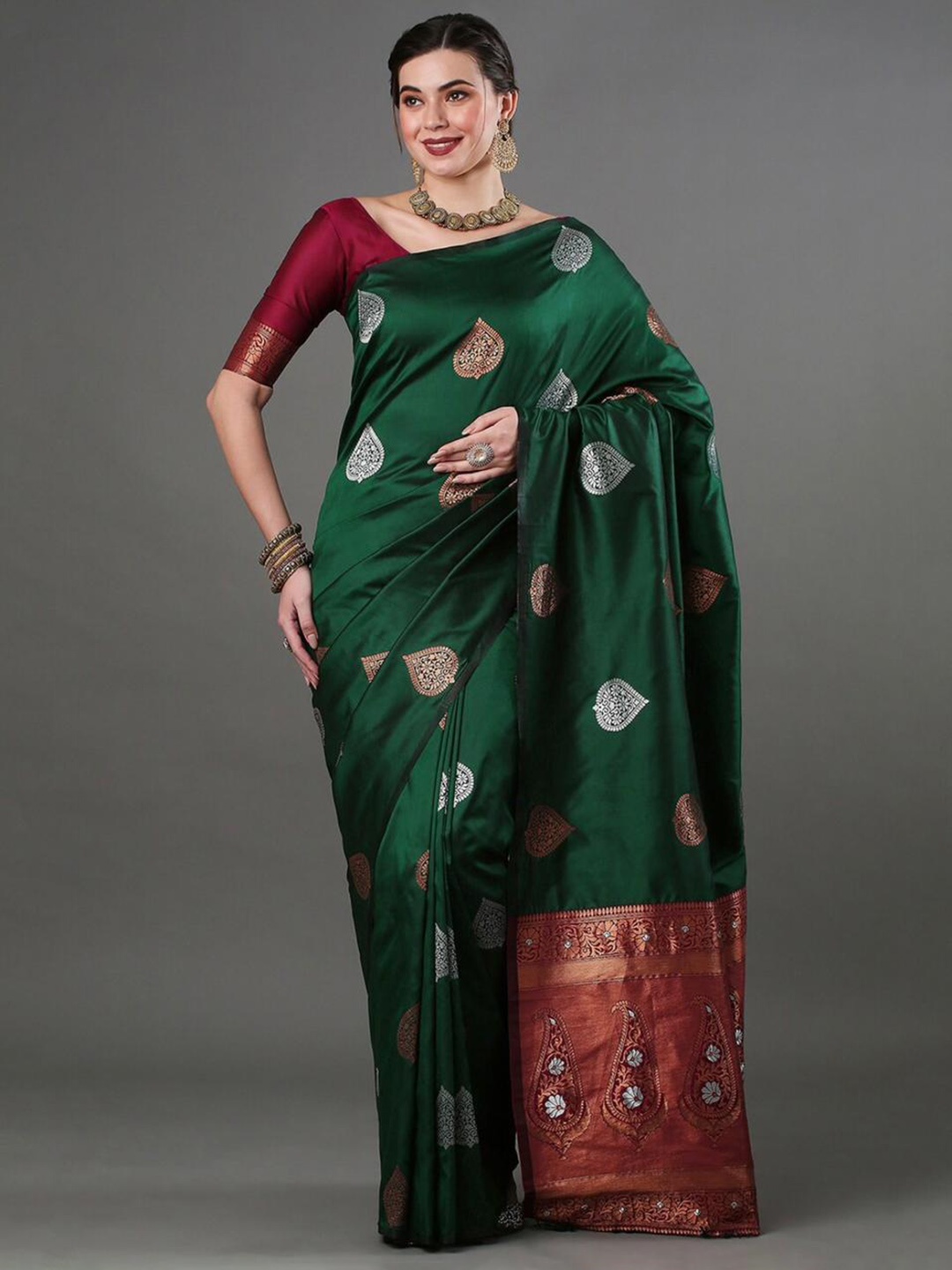 

DIVASTRI Ethnic Motifs Woven Designed Zari Pure Silk Kanjeevaram Saree, Green