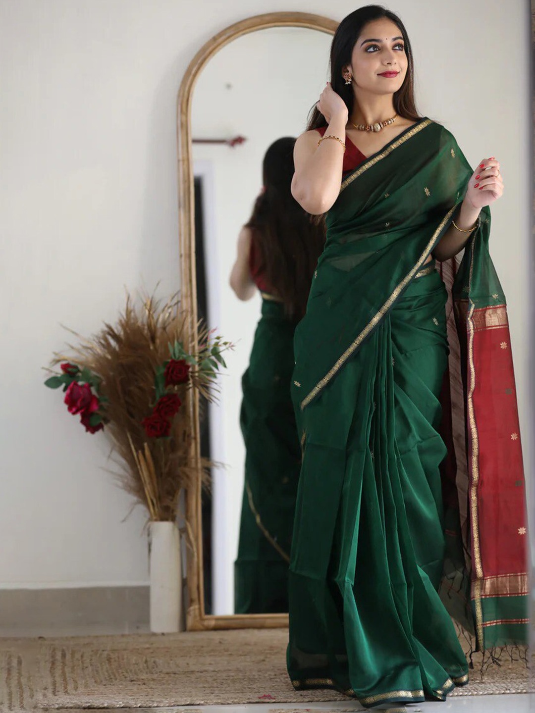 

DIVASTRI Ethnic Motifs Woven Design Pure Silk Kanjeevaram Saree, Green