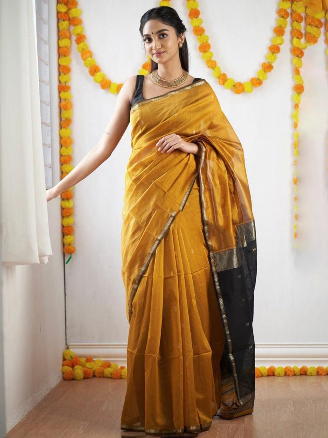 

DIVASTRI Zari Pure Silk Kanjeevaram Saree, Yellow