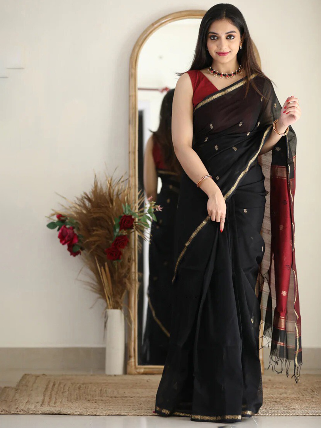 

DIVASTRI Ethnic Motifs Woven Designed Zari Pure Silk Kanjeevaram Saree, Black