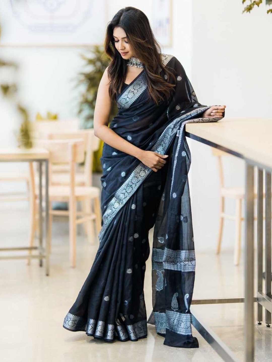 

DIVASTRI Woven Design Pure Silk Kanjeevaram Saree, Black
