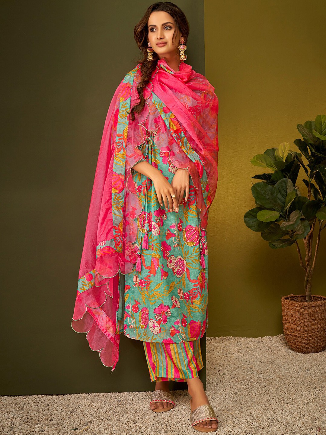 

DRESOUL Floral Printed A-Line Kurta With Palazzos & Dupatta, Green
