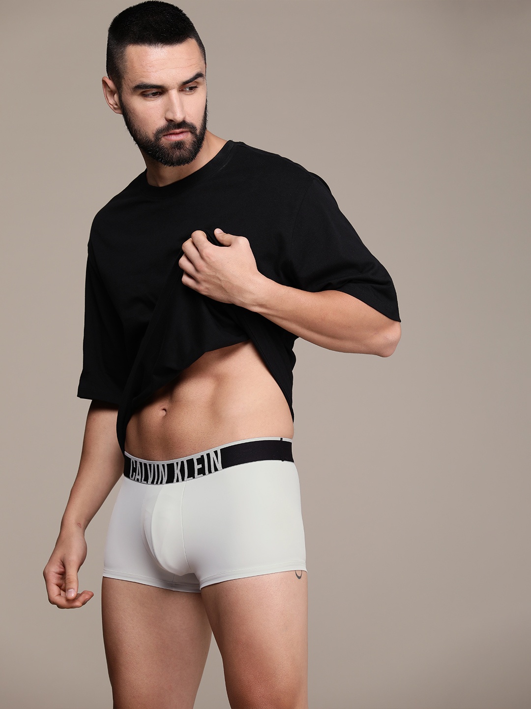 

Calvin Klein Underwear Men Low Rise Solid Trunks, Grey