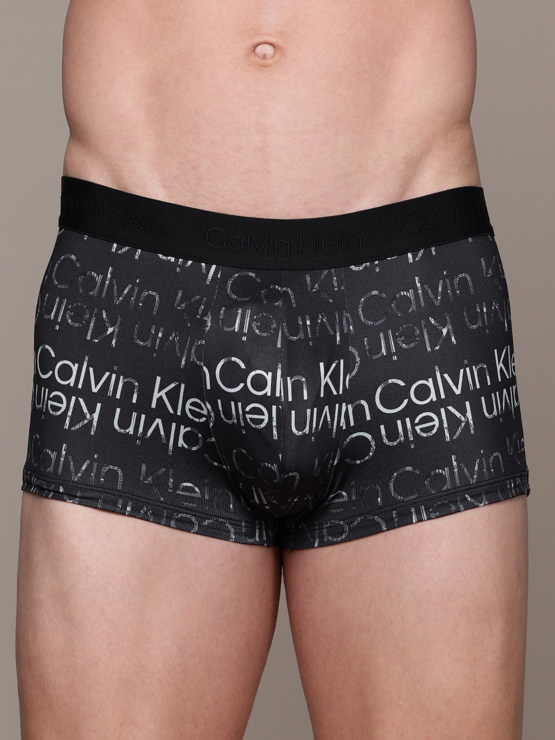 

Calvin Klein Underwear Men Printed Trunk NB3734LWP-LWP, Black