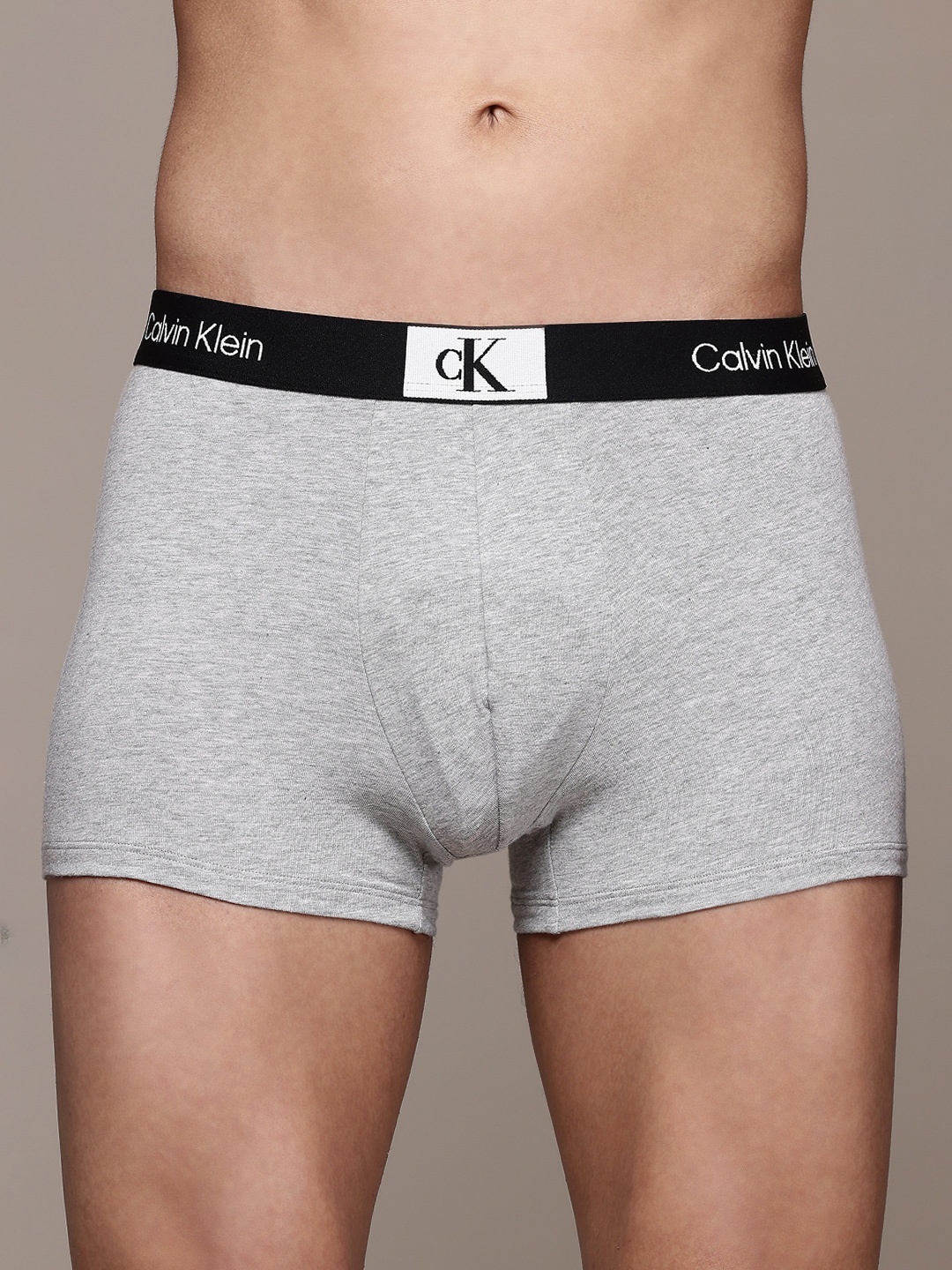 

Calvin Klein Underwear Low Rise Solid Trunk NB3403P7A, Grey