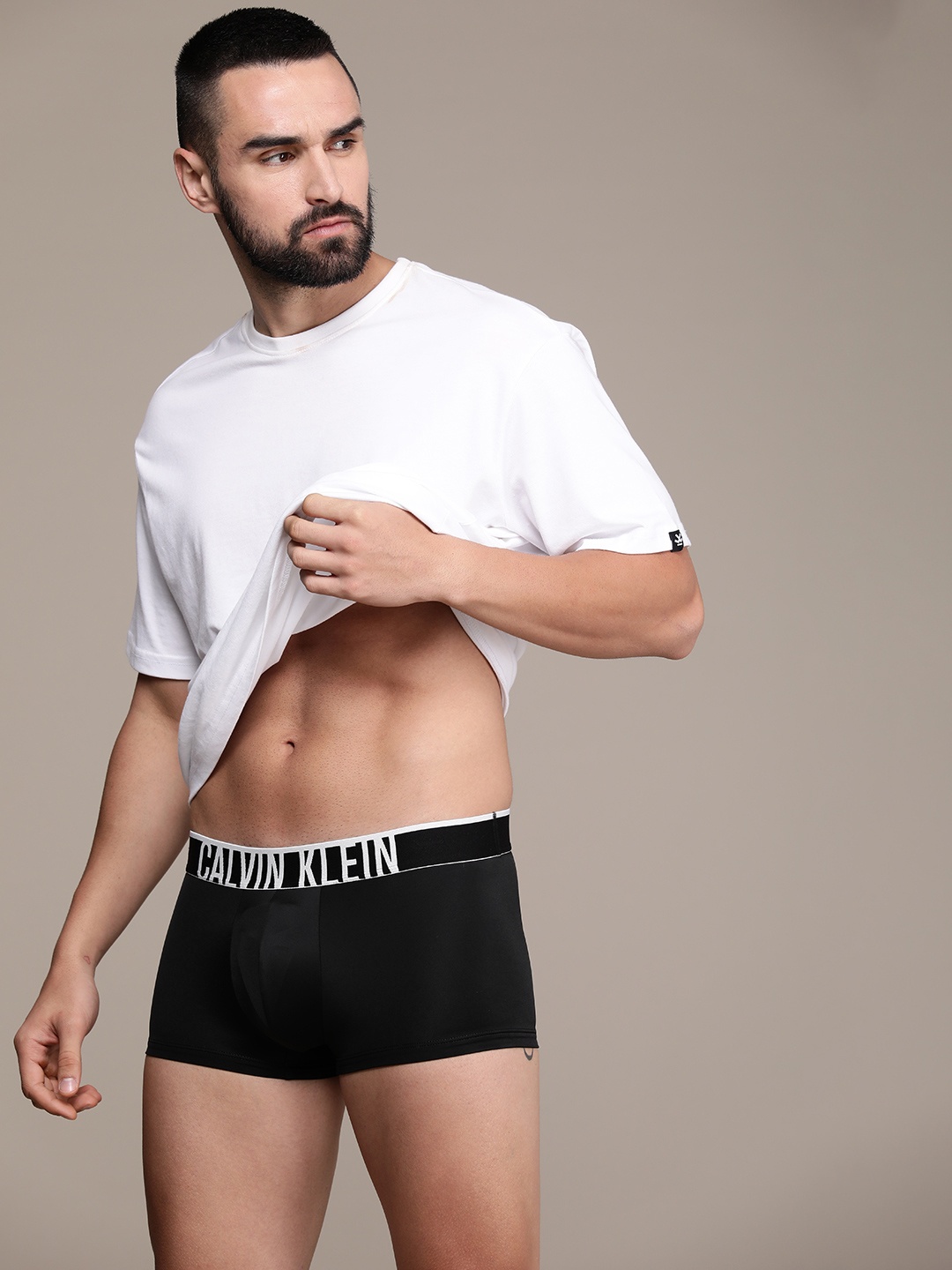 

Calvin Klein Underwear Men Low Rise Solid Trunks, Black