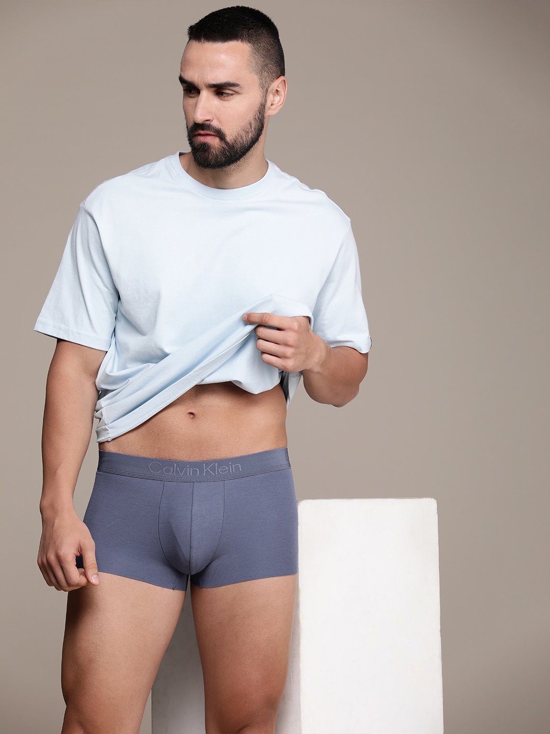

Calvin Klein Underwear Men Low Rise Solid Trunks, Blue