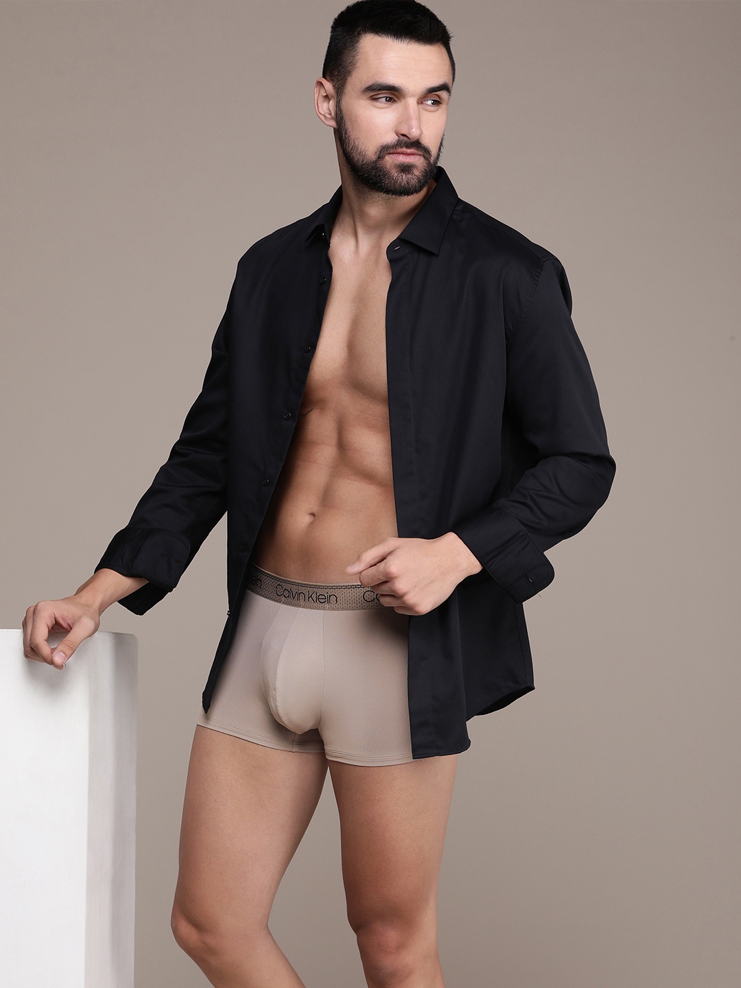 

Calvin Klein Underwear Men Low-Rise Trunk NB3807G81-G81-GREY SAND