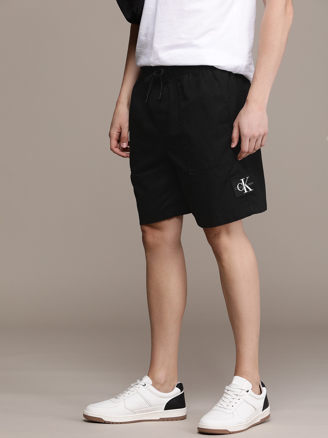 

Calvin Klein Jeans Men Cotton Linen Regular Fit Shorts, Black