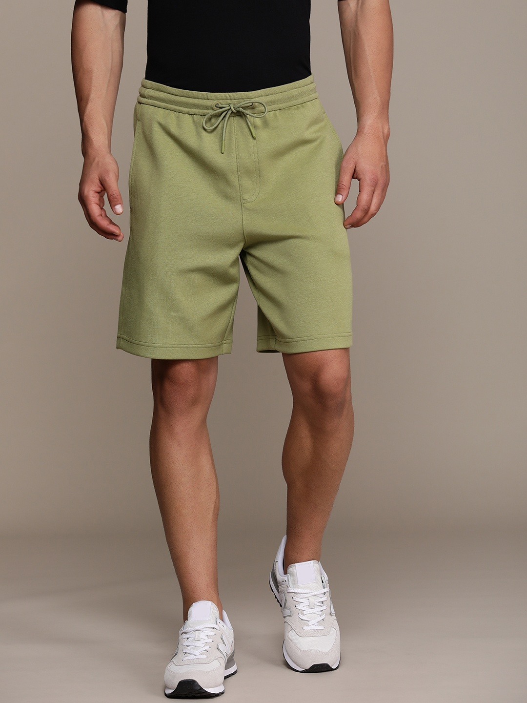 

Calvin Klein Jeans Men Solid Shorts, Olive
