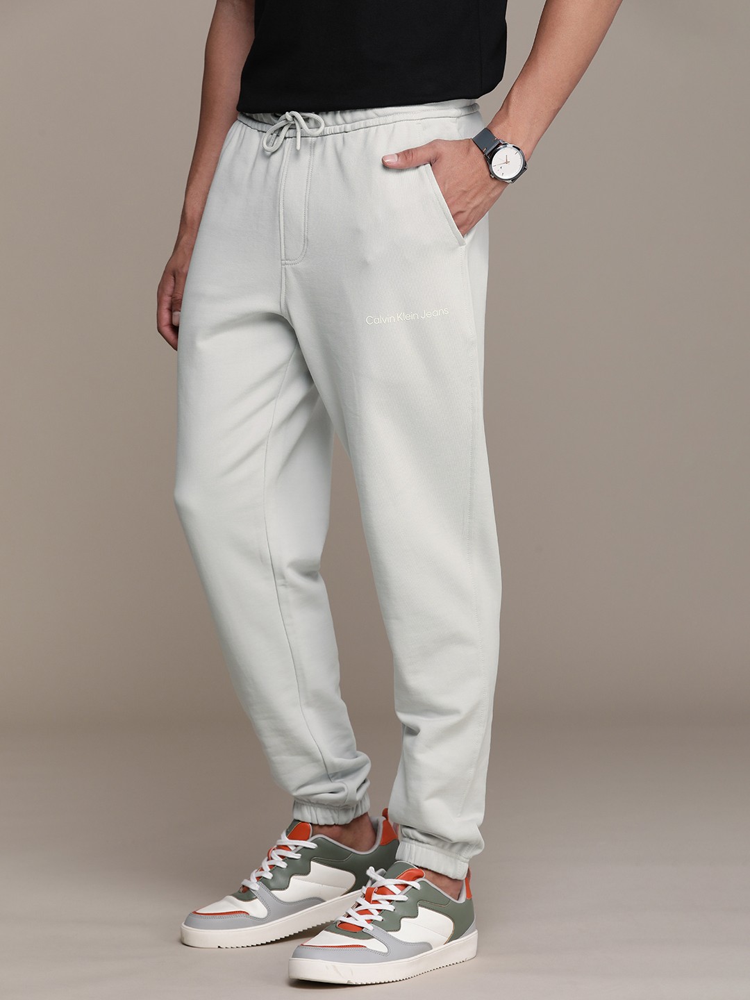 

Calvin Klein Jeans Men Brand Logo Embroidered Mid-Rise Regular Joggers, Grey