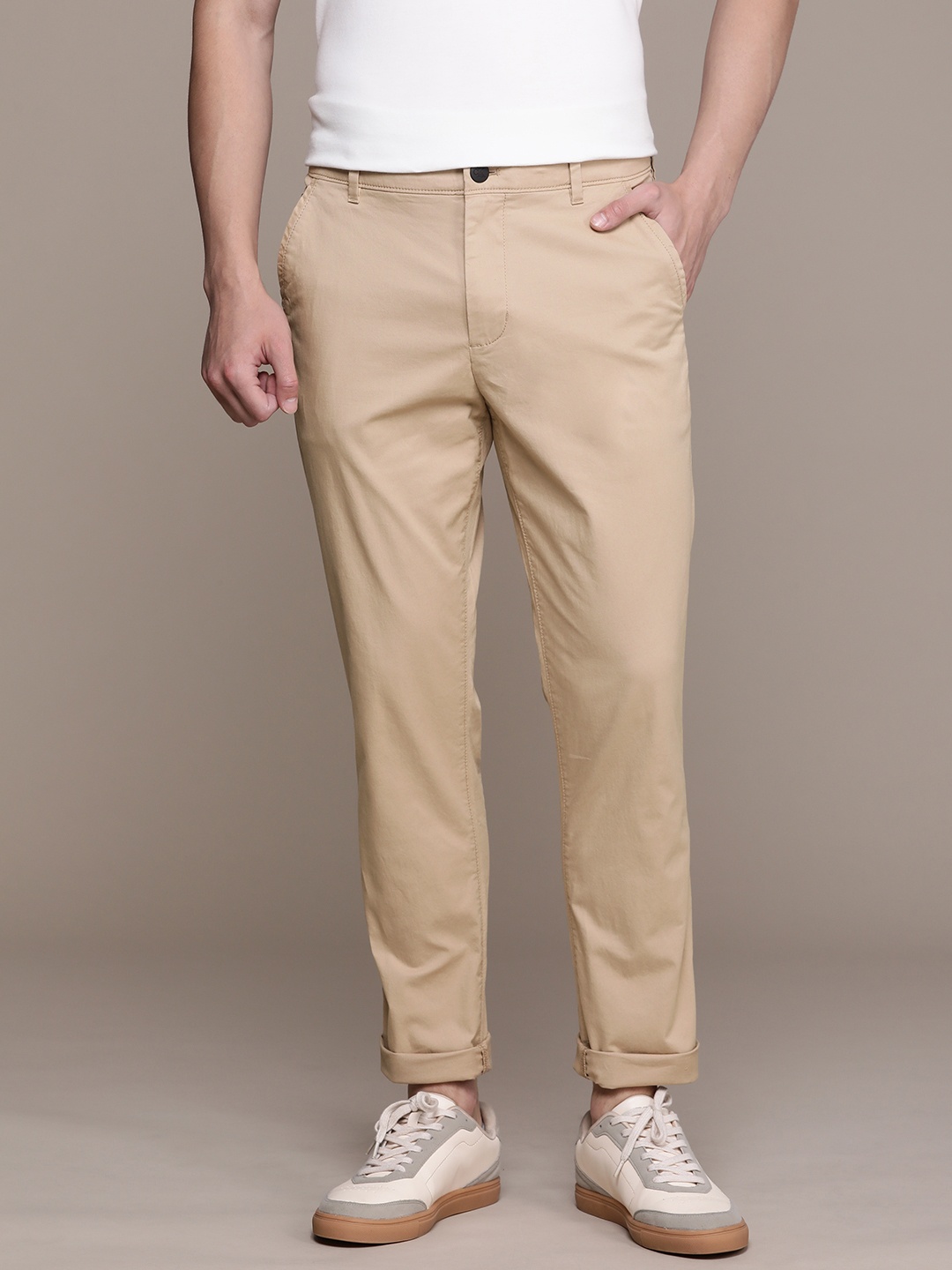 

Calvin Klein Jeans Men Slim Fit Easy Wash Chinos Trousers, Beige