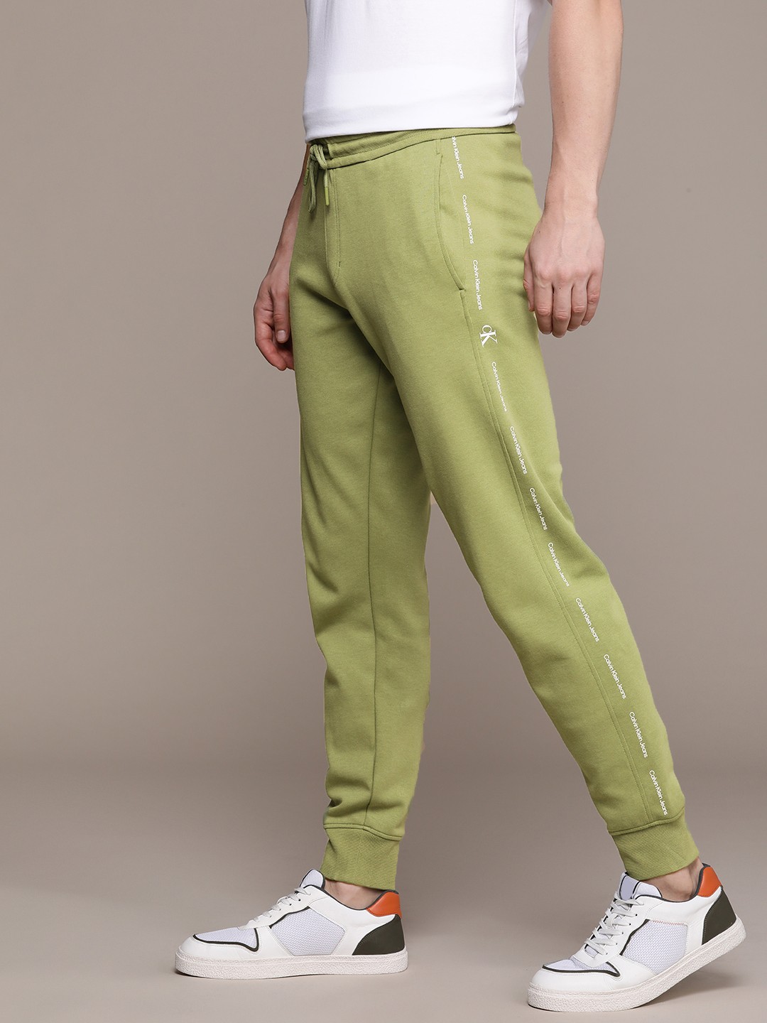 

Calvin Klein Jeans Men Solid Regular Fit Mid-Rise Regular Joggers With Side Print Detail, Olive