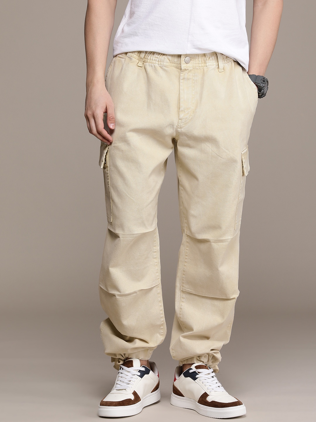 

Calvin Klein Jeans Men Straight Fit Cargos Joggers, Beige