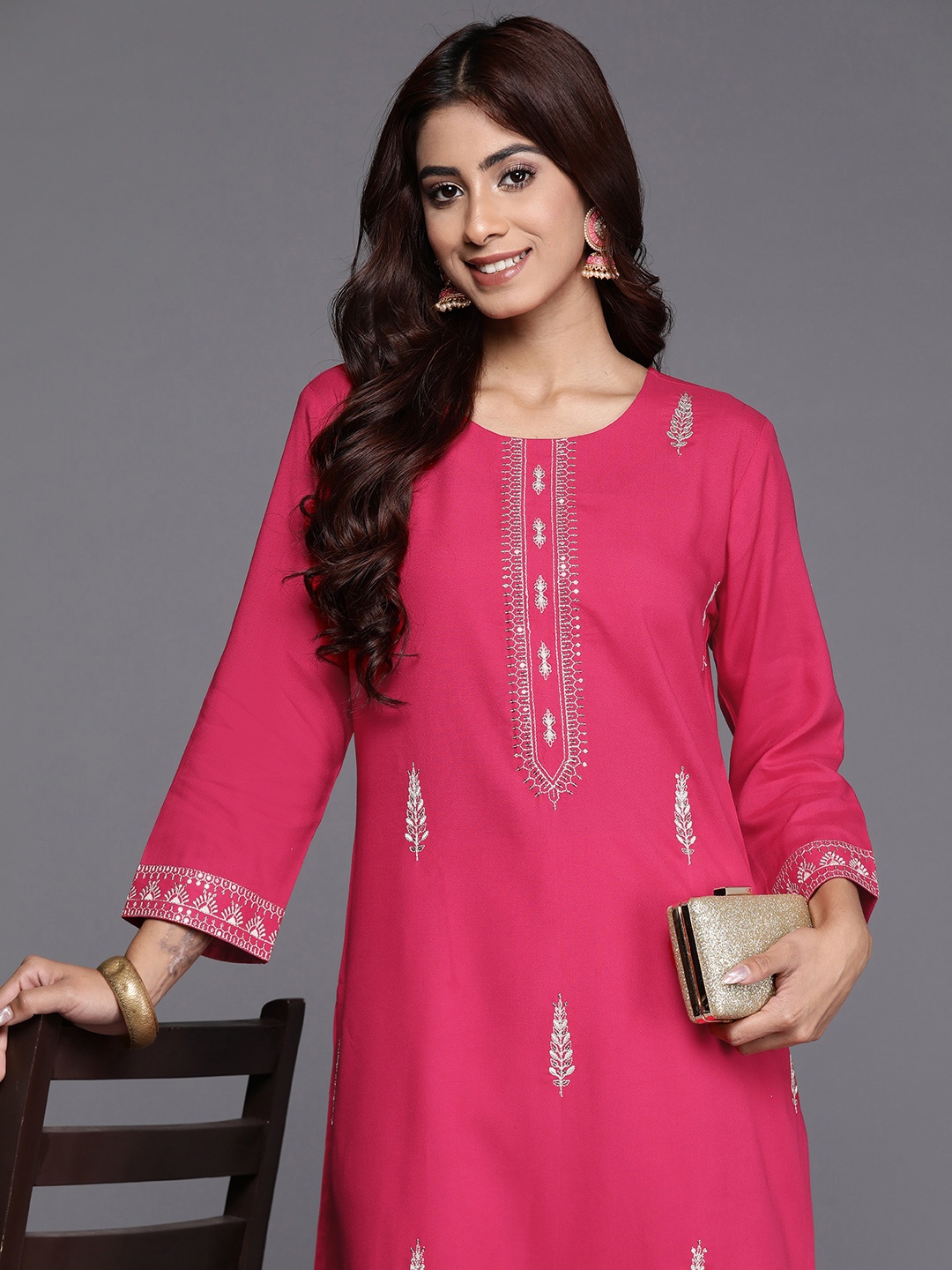 

Indo Era Women Embroidered Sequinned Floral Kurta, Magenta