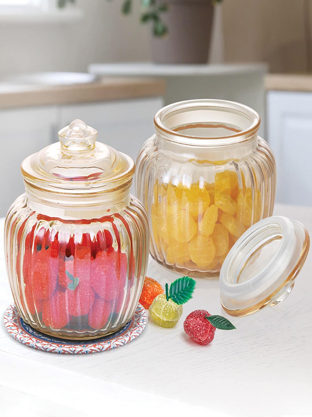 

Treo Transparent 2 Piece Golden Pot Jar With Glass Lid 670 ml