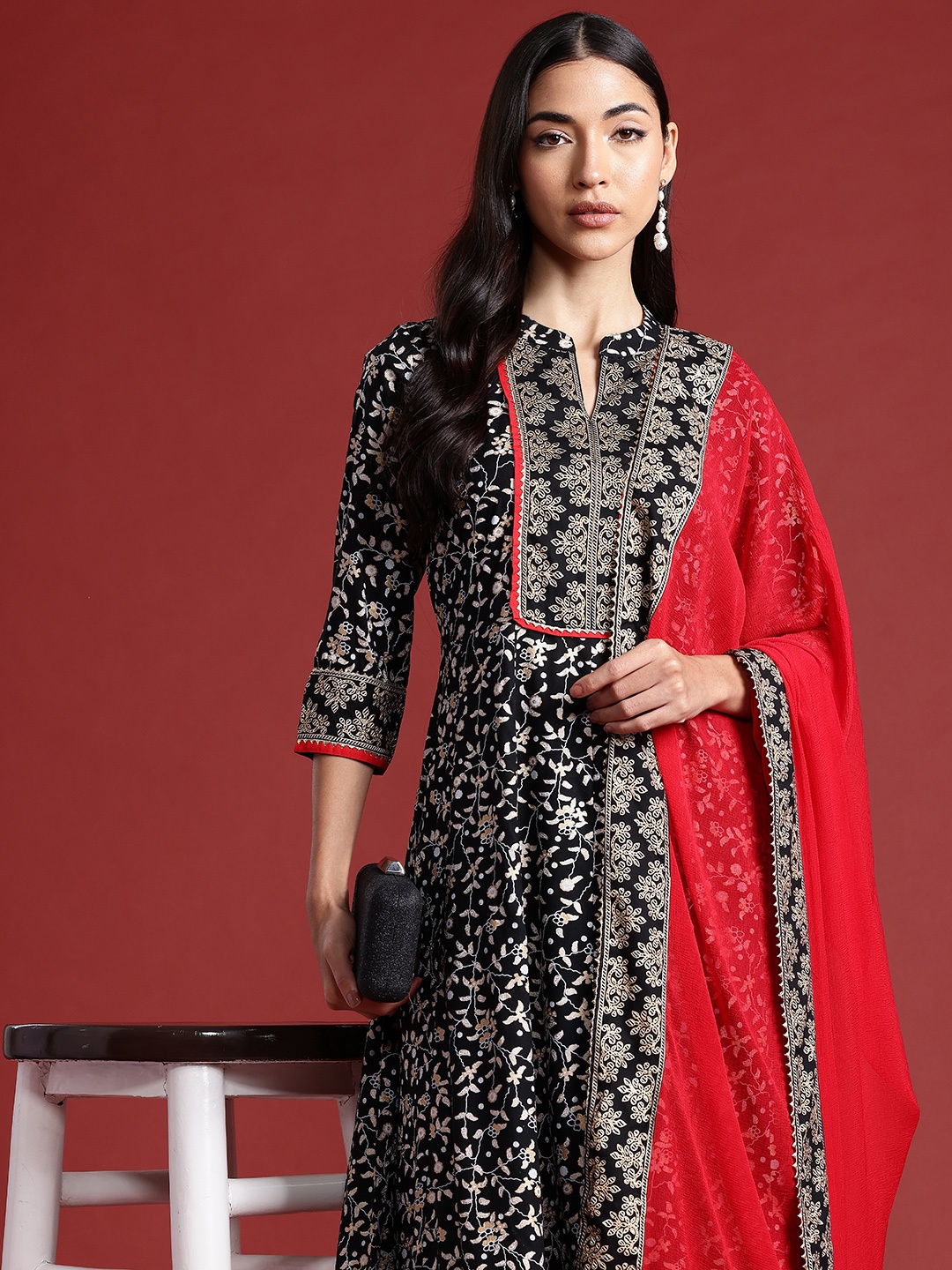 

Anouk Women Floral Printed Kurta with Trousers & Dupatta, Black