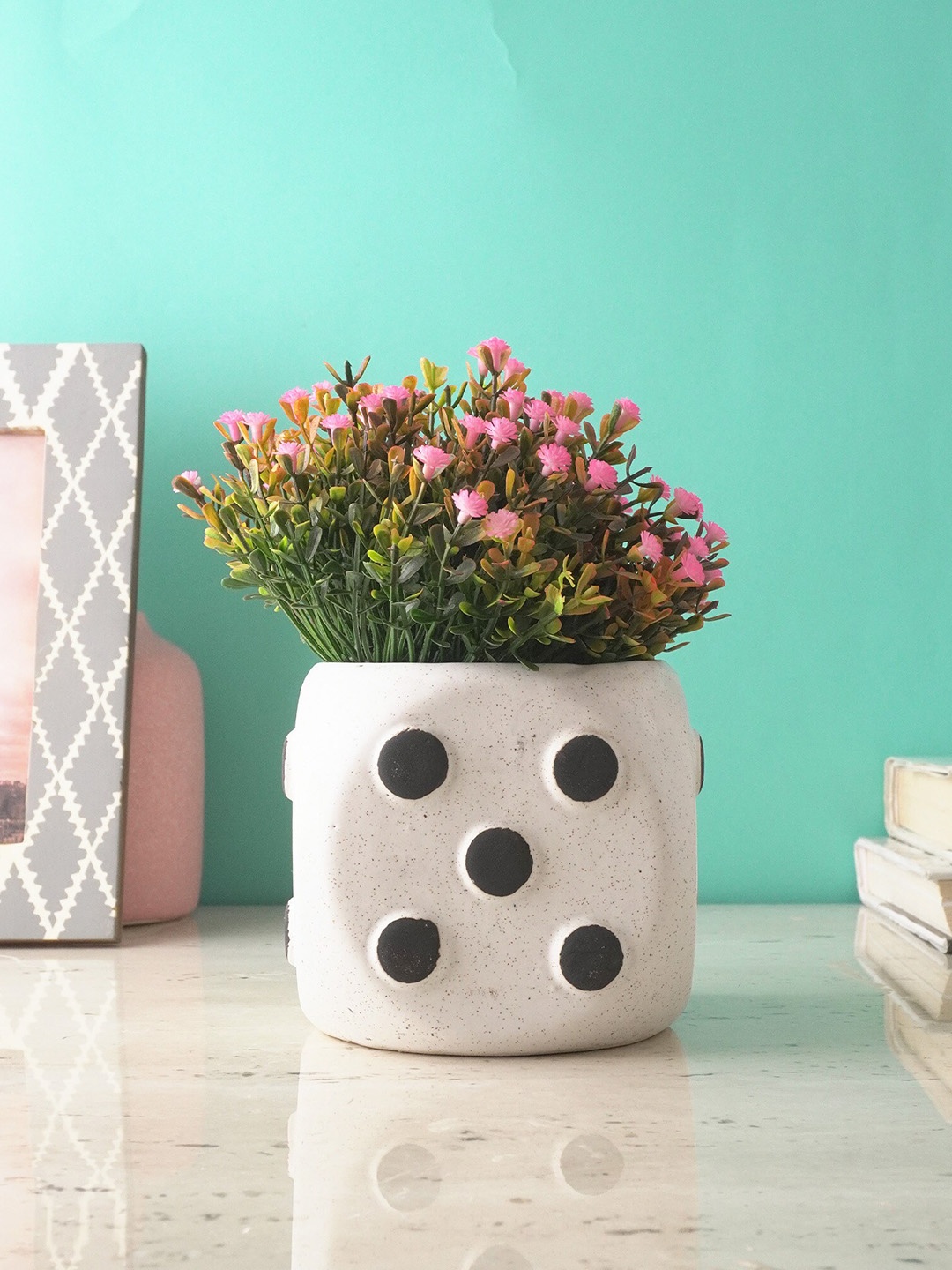 

The Decor Mart White & Black Textured Ceramic Dice Planters