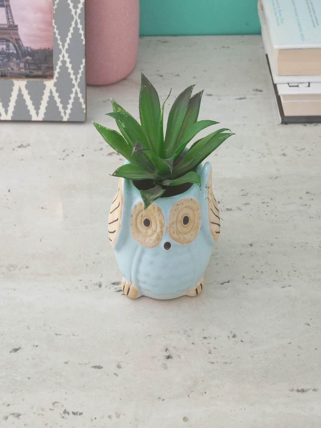 

The Decor Mart Blue & Cream Textured Ceramic Planter