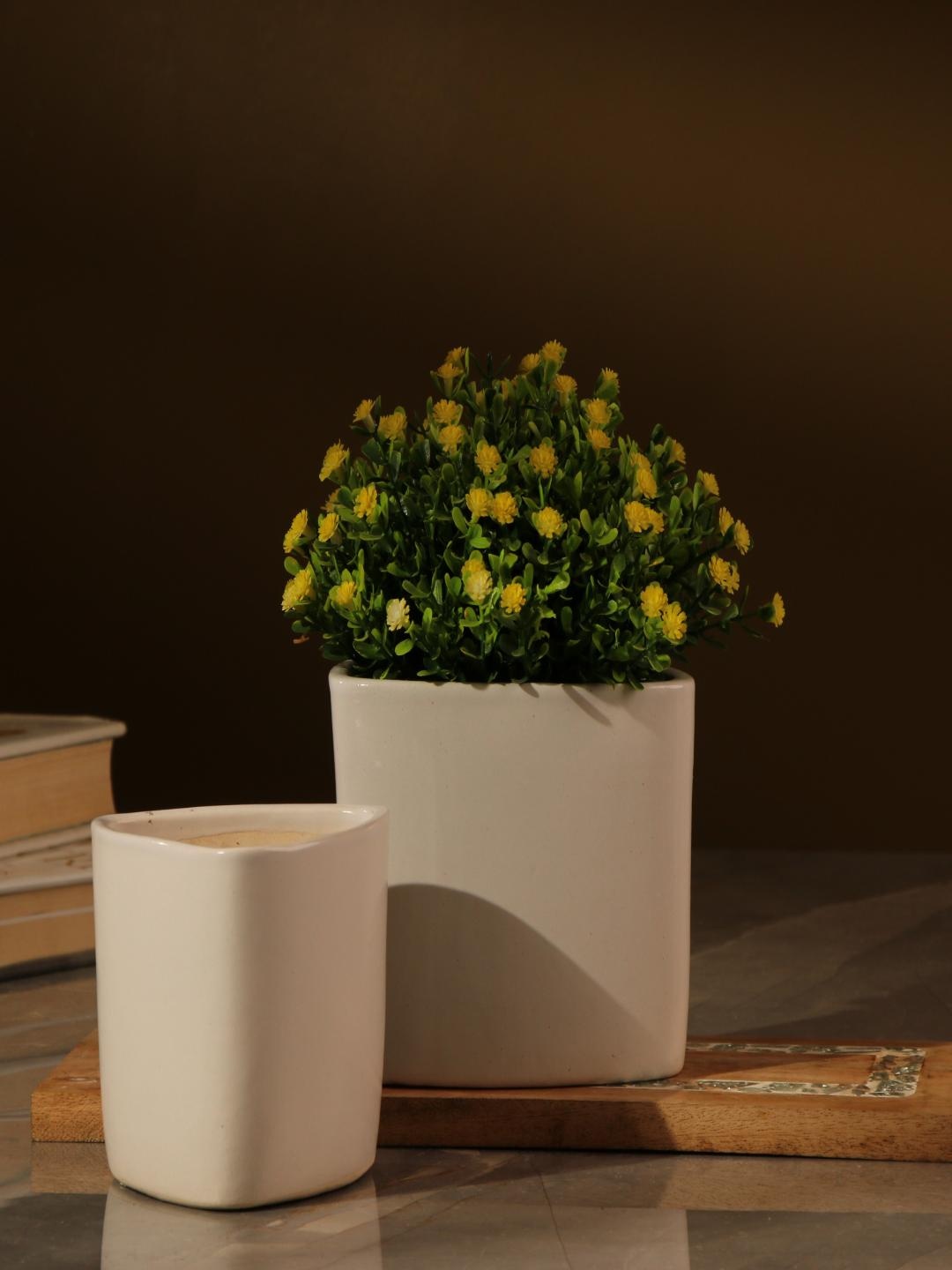 The Decor Mart White 2 Pieces Ceramic Triangle Planters