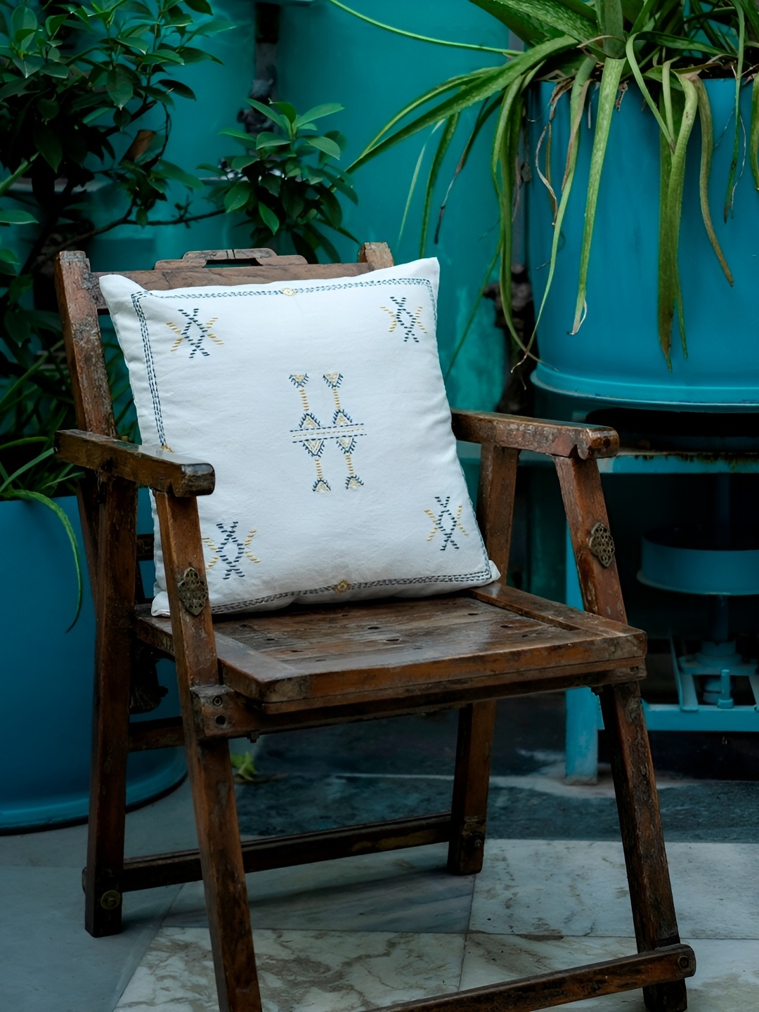 

ABSTRACT INDIA White Geometric Embroidered Square Cushion Covers