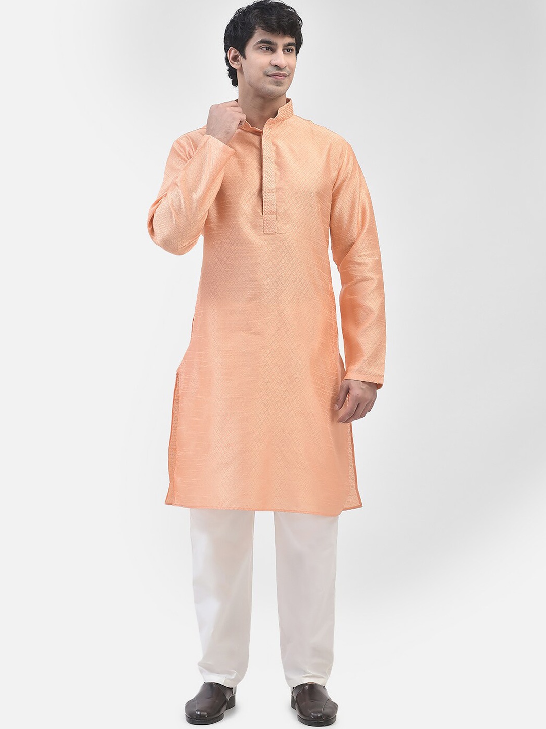 

SG LEMAN Self Design Mandarin Collar Raw Silk Kurta with Pyjamas, Peach