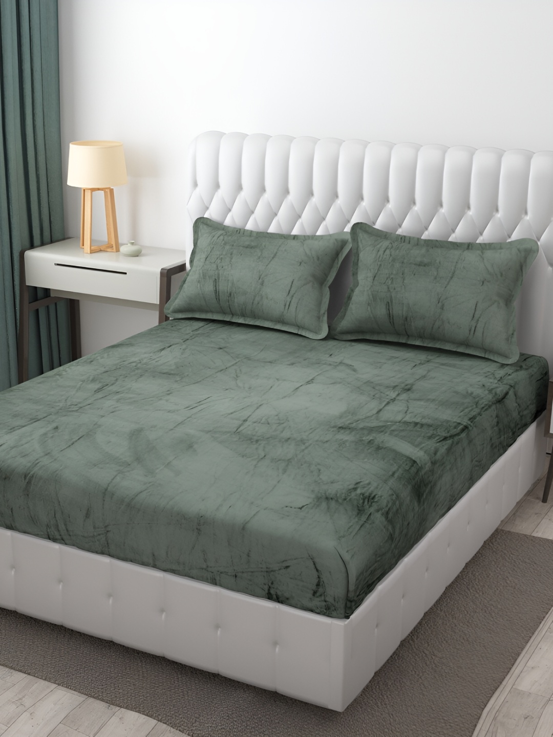 

Furnistitchs Green 300 TC King Bedsheet with 2 Pillow Covers