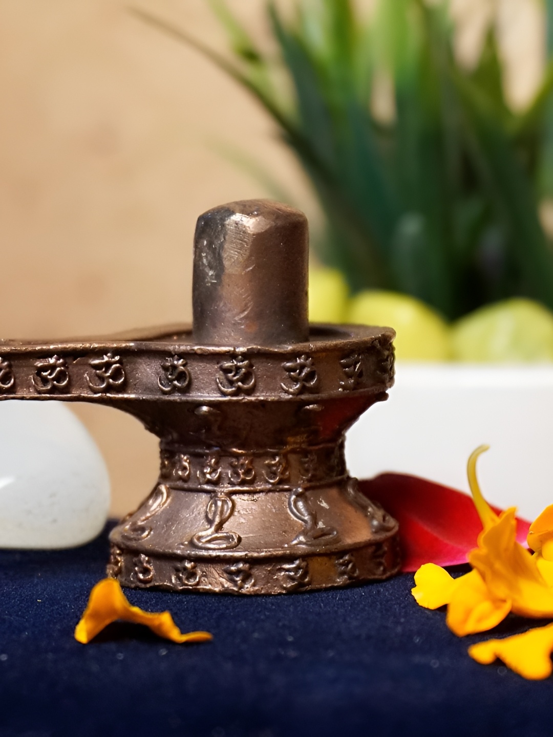 

Bhimonee Decor Copper-Toned& Brown Shivalinga Idol Showpiece