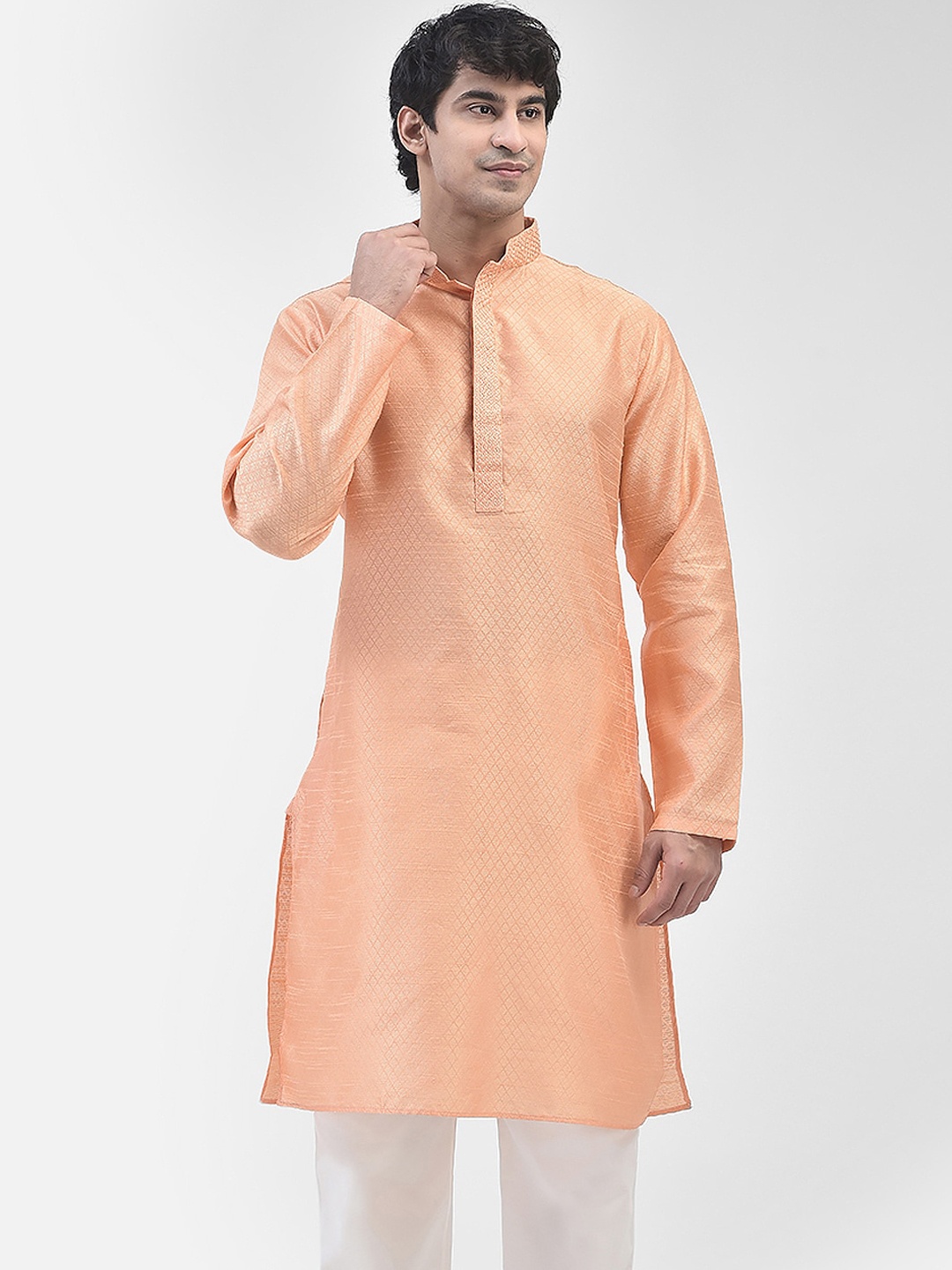 

SG LEMAN Geometric Embroidered Mandarin Collar Jacquard Straight Kurta, Peach