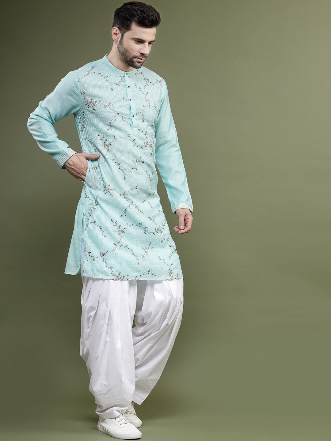 

Sangria Sea Green Ethnic Motifs Embroidered Sequinned Mandarin Collar Straight Kurta