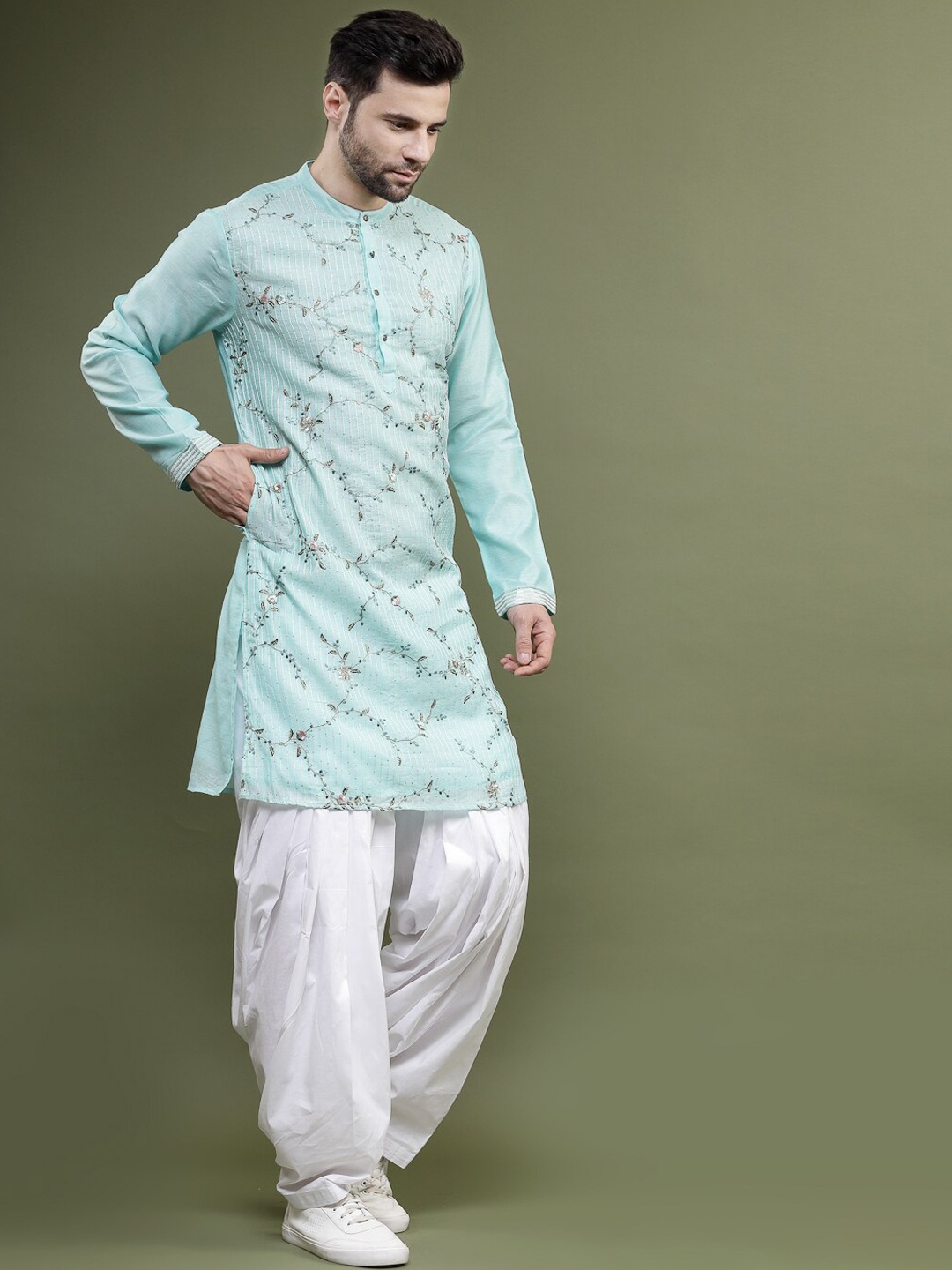 

Ramas Floral Embroidered Sequinned Kurta, Sea green