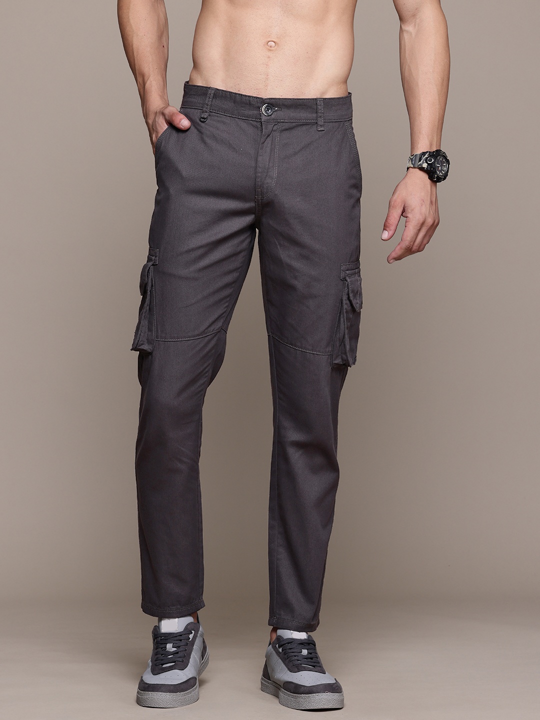 

The Roadster Lifestyle Co. Men Pure Cotton Cargos, Charcoal