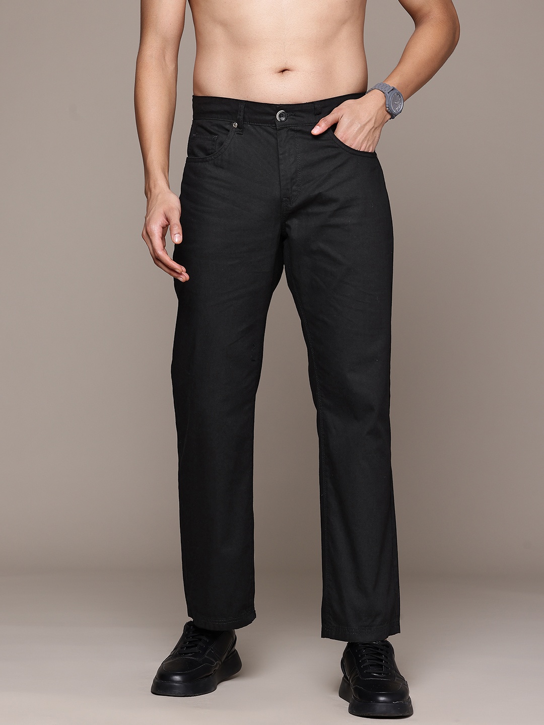 

The Roadster Lifestyle Co. Men Pure Cotton Mid-Rise Regular Trousers, Black