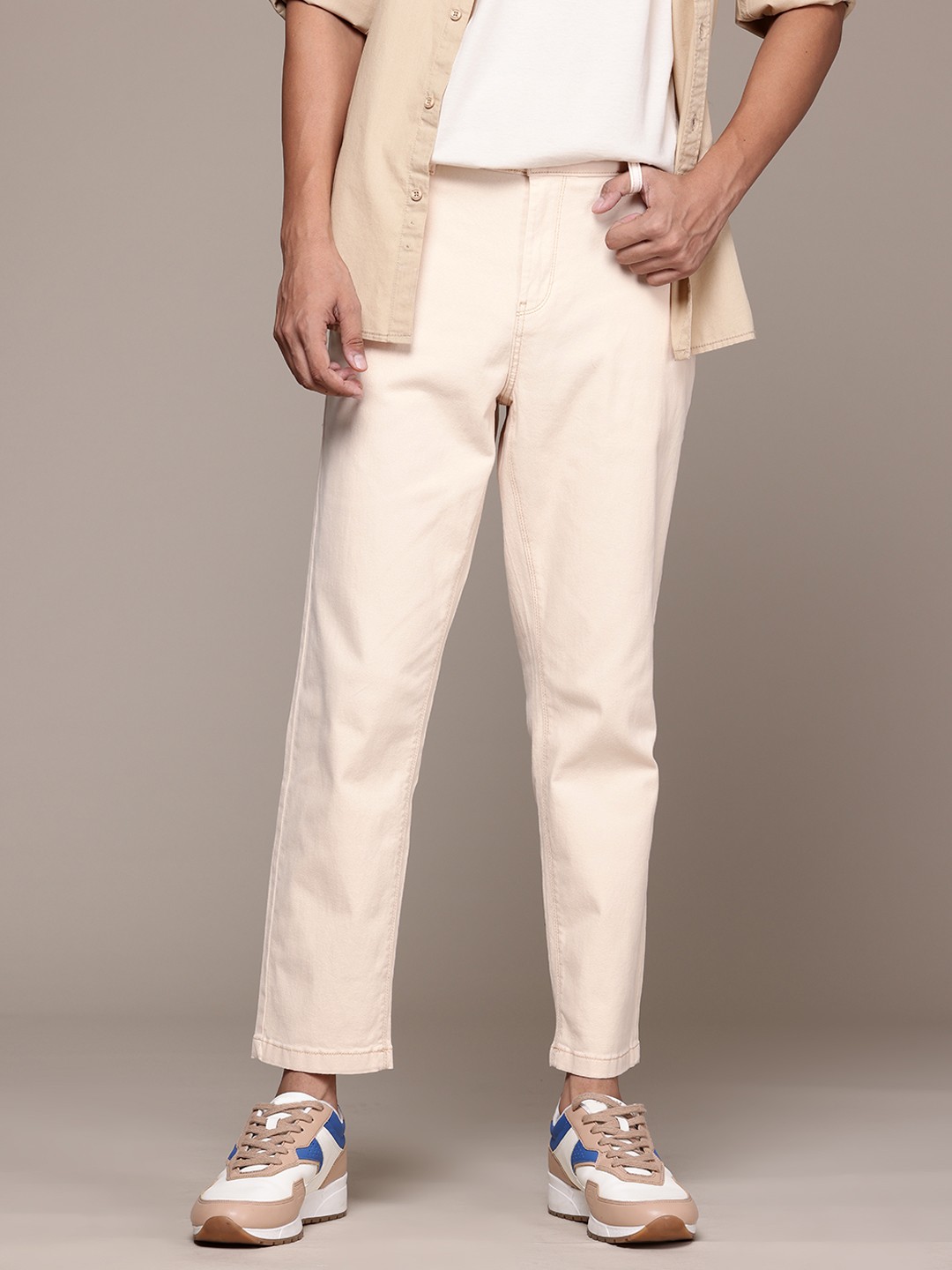

The Roadster Lifestyle Co. Men Relaxed Fit Chinos, Cream